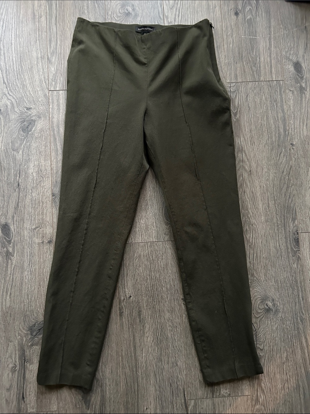 Banana Republic Devon Stretch Pin-Tuck Ankle Pants